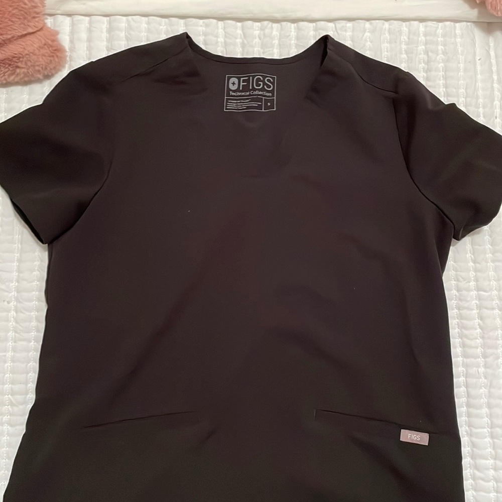 FIGS Black Casma Three Pocket Scrub Top